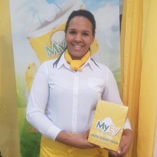 Athina arbeitet als Beratung über MyEy Egg-replacer auf der Messe