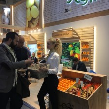 Julia arbeitet als Exhibition hostess auf der Messe
