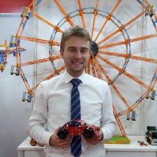 Nikolai arbeitet als Messehostess auf der Messe