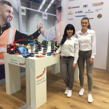 Marisa arbeitet als Messehostess auf der Messe
