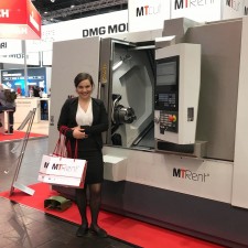 Sophie arbeitet als Messehostess auf der Messe