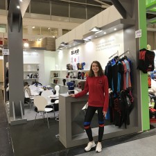 Laura arbeitet als Exhibition hostess auf der Messe