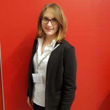 Sarah Christa arbeitet als Exhibition hostess auf der Messe