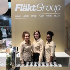 Janina arbeitet als Servicekräfte auf der Messe