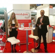 Alina arbeitet als Messehostess auf der Messe