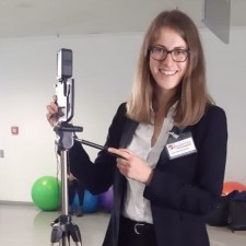 Julia bei der Arbeit