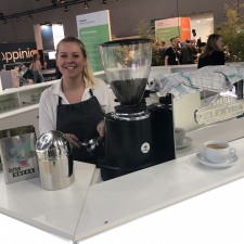 Fee Lenka arbeitet als Servicehost/-ess Dmexco auf der Messe