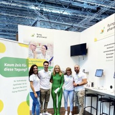 Myriel Sophie arbeitet als Promoter auf der Messe
