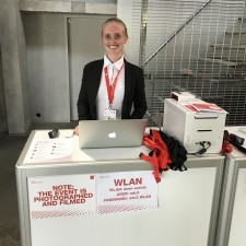 Christin bei der Arbeit