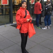 Alischa bei der Arbeit
