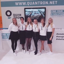 Melissa arbeitet als Messehostess auf der Messe