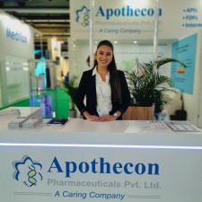 Yumiko Melina arbeitet als Messehostess auf der Messe