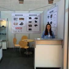 Lisa arbeitet als Exhibition hostess auf der Messe