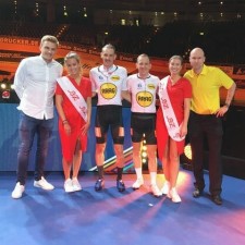 Julia arbeitet als Hostess bei den Six-Days 2020 auf der Messe
