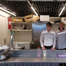 Marco arbeitet als Servicekraft auf der Messe